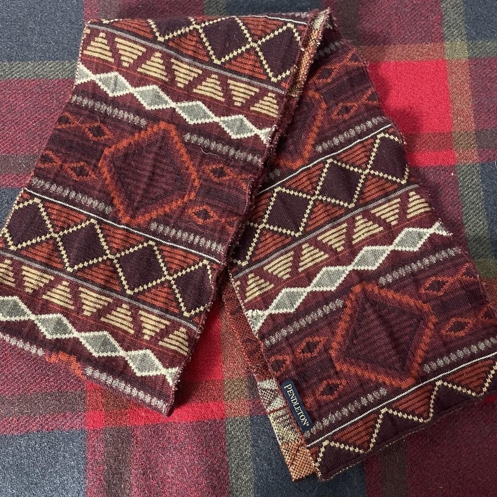 Pendleton Scarf Mens One Size Red Southwestern Knit Wool Neck Warmer Pattern